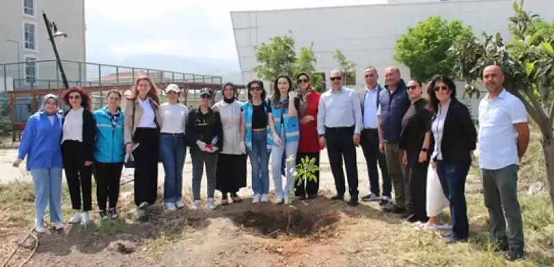 Hatay'da Depremde Hayatını Kaybeden 5 öğrencinin Anısına 200 Fidan Dikildi