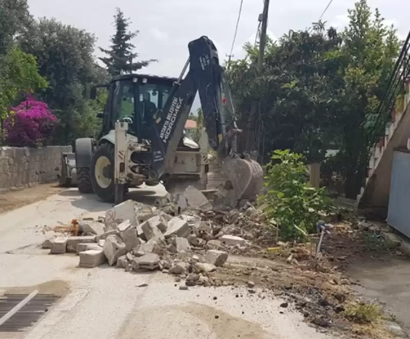 Antakya’nın Her Noktasında Temizlik çalışmaları Devam Ediyor