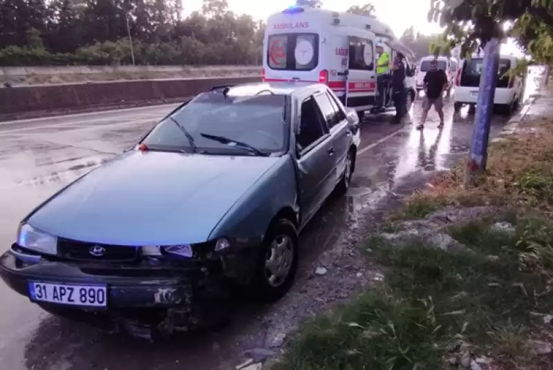 Hatay'da Devrilen Otomobildeki 2 Kişi Yaralandı