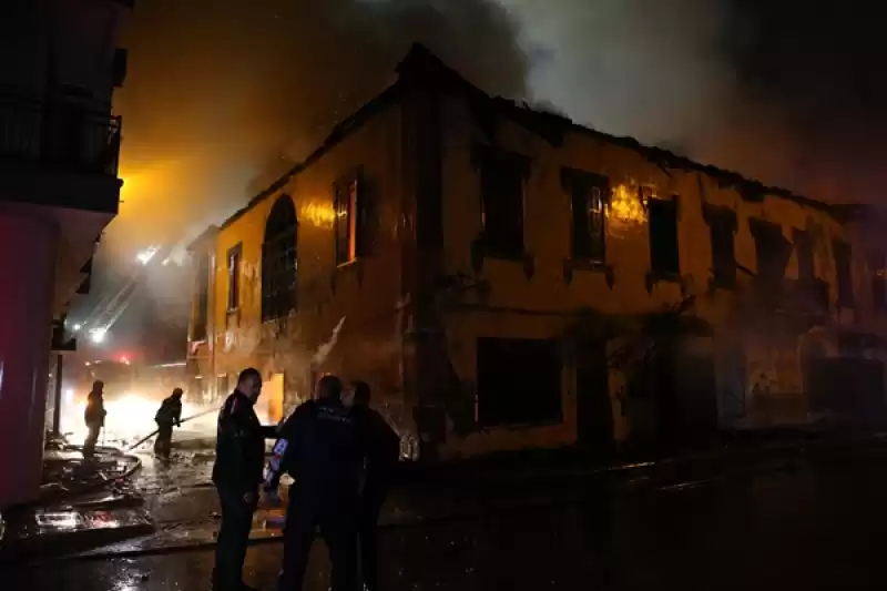 Hatay'da Tarihi Binada çıkan Yangın Kontrol Altına Alındı