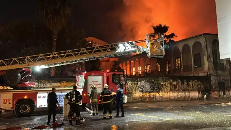 Hatay'da Tarihi Binada çıkan Yangın Kontrol Altına Alındı