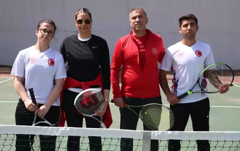 Hatay'da İller Arası 2. Kort Tenis Turnuvası Başladı