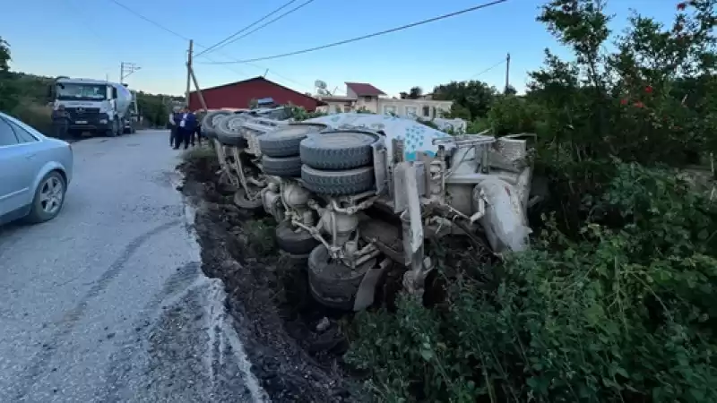 Hatay'da Yolun çökmesi Sonucu Beton Mikserinin Sürücüsü Yaralandı