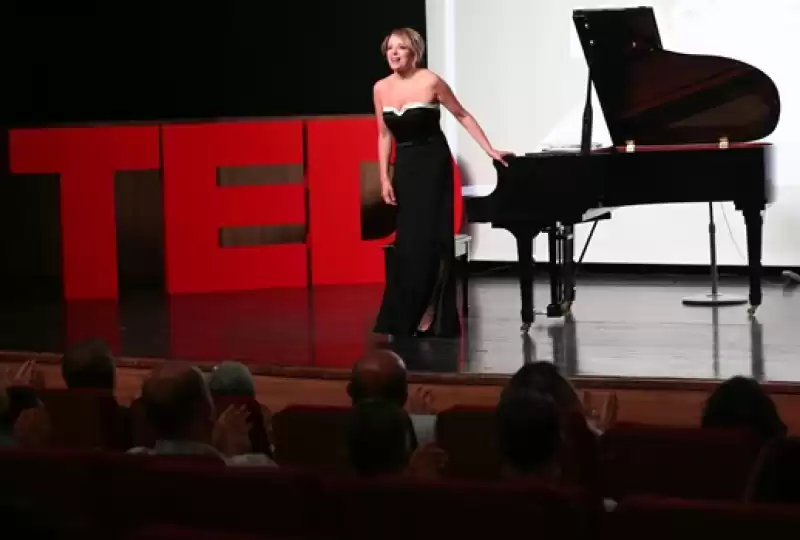 KKTC'li Piyanist Rüya Taner Hatay'da Piyano Dinletisi Sundu