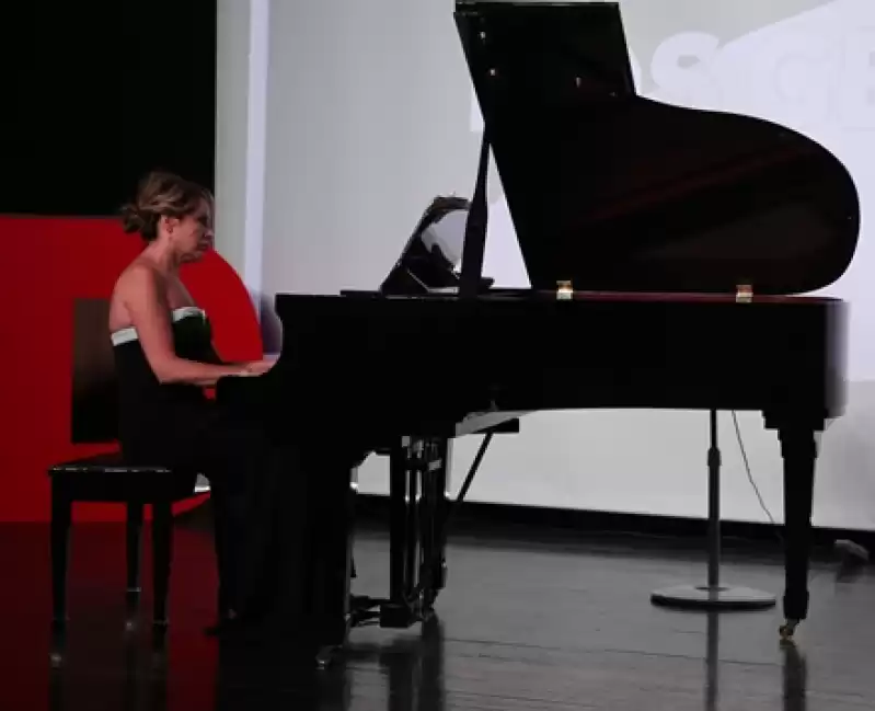 KKTC'li Piyanist Rüya Taner Hatay'da Piyano Dinletisi Sundu