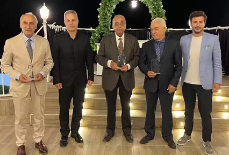 Hatay'da Yarım Asırlık Mimarlara Plaket