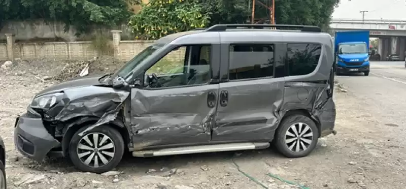 Hatay'da Freni Arızalanan Kamyon 4 Araca çarptı, 2 Kişi Yaralandı