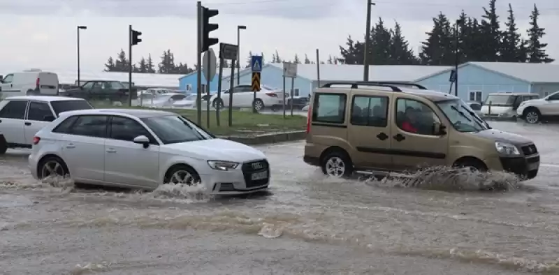 Hatay'da Sağanak Ve Dolu Hayatı Olumsuz Etkiledi