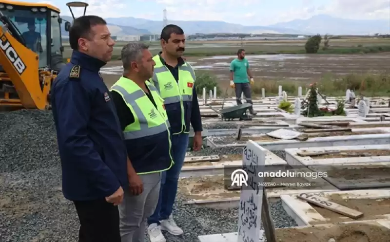 Hatay'da Sağanak Dolayısıyla Zarar Gören Mezarlıkta çalışma Başlatıldı