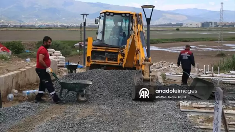 Hatay'da Sağanak Dolayısıyla Zarar Gören Mezarlıkta çalışma Başlatıldı