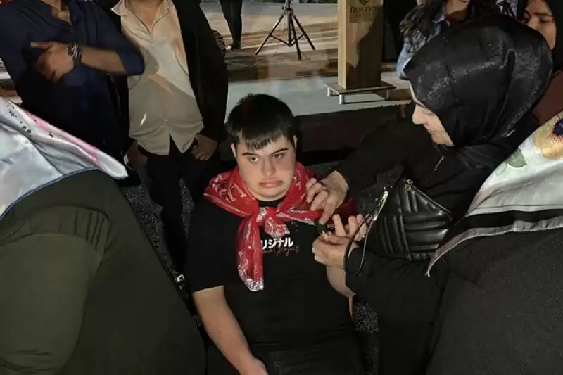 Hatay'da Temsili Askerlik Yapacak Engelli Gençlerin Ellerine Kına Yakıldı