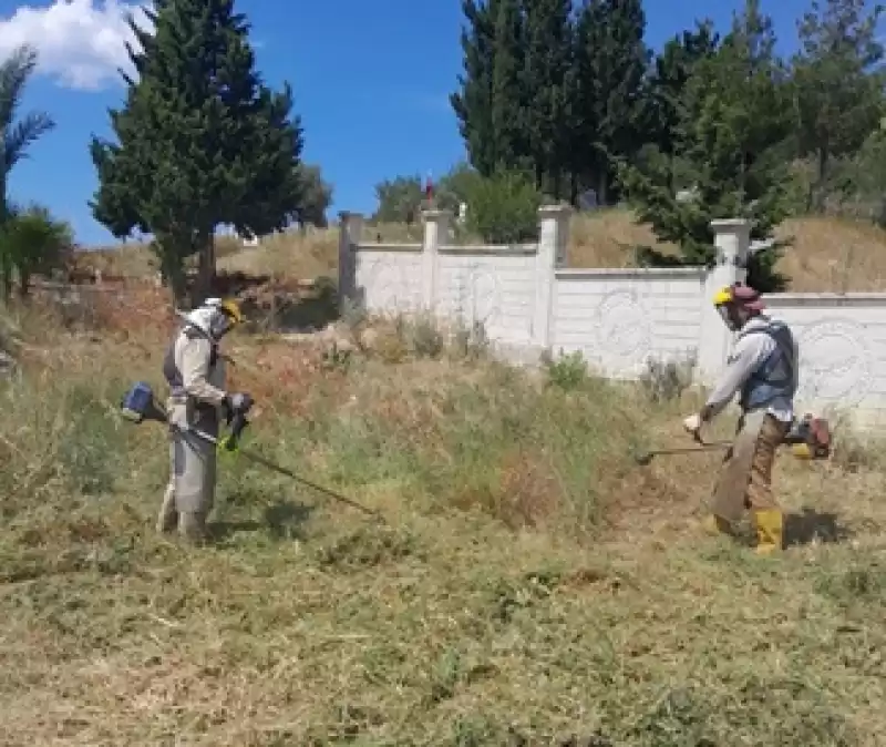 HBB Arsuz’da Mezarlıklarda Bayram Temizlik çalışmaları Devam Ediyor