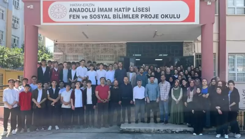 Hatay'da Emekli Olan 40 Yıllık öğretmen Alkışlarla Uğurlandı