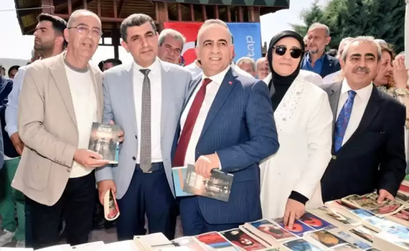 Başkan Yapar, Altınözü’nde Düzenlenen 2. Kitap Fuarı Açılış Töreni’ne Katıldı