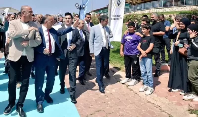 Başkan Yapar, Altınözü’nde Düzenlenen 2. Kitap Fuarı Açılış Töreni’ne Katıldı