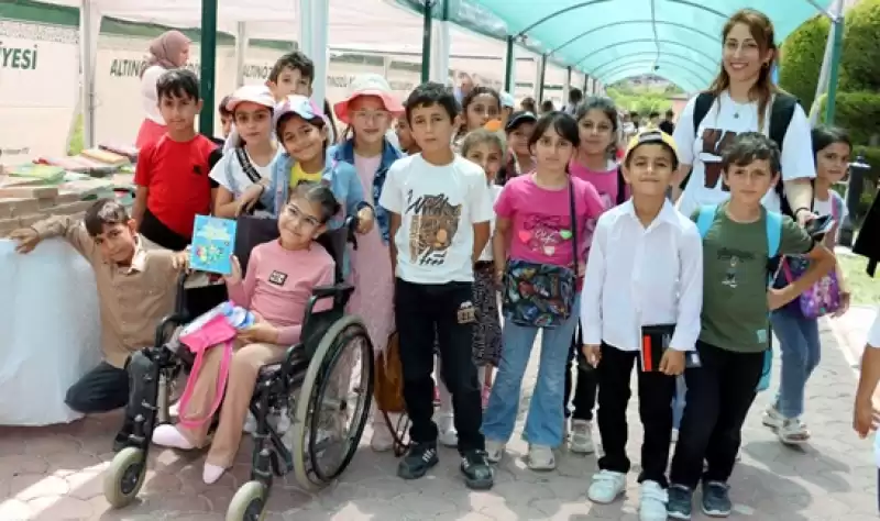 Kitap Sevgisi Engel Tanımıyor