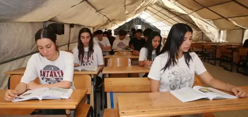 Antakya Lisesi öğrencileri