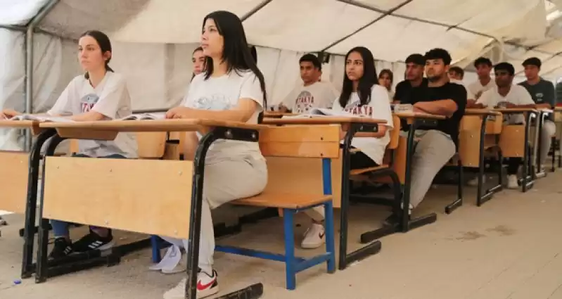 Antakya Lisesi öğrencileri