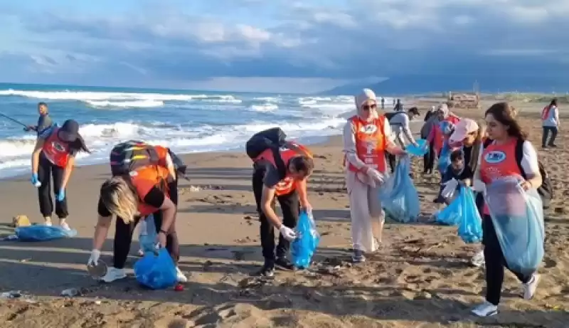 TEMA Vakfı Antakya Ilçe Gönüllülerinden Meydan Sahilinde çevre Temizliği