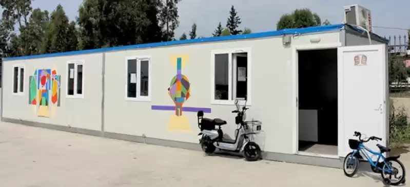 Hatay'da Konteyner Kente Kurulan Kütüphane Yaklaşık 2 Bin Kitapla Donatıldı