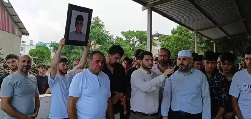 Hatay'da Yola çıkan Sahipsiz Köpeğe Ve Ardından Otomobile çarpan Motosikletli öldü