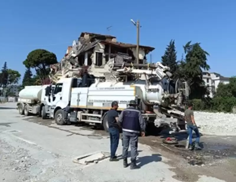 Lağım Suyu Taşan Kanal Temizlendi, Mahalle Rahatladı 