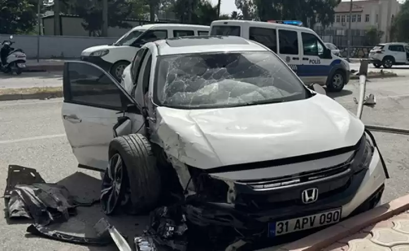 İskenderun'da Zincirleme Trafik Kazasında 3 Kişi Yaralandı