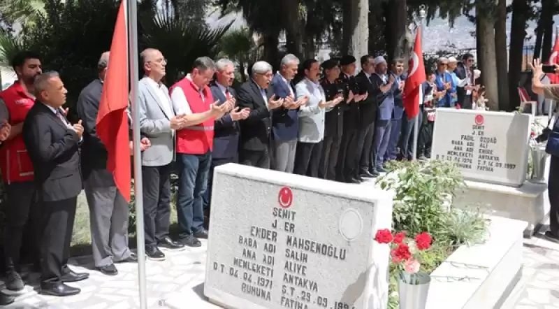 Hatay'da Bayram öncesi şehitlik Ve Mezarlık Ziyareti