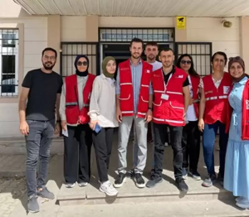 Kızılaydan öğrencilere Karne Hediyesi