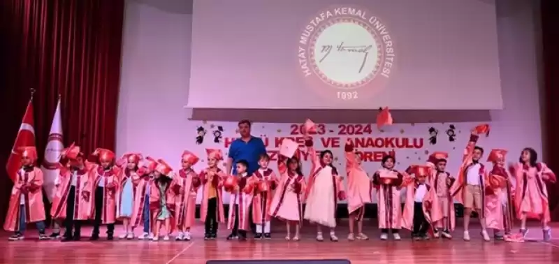 Anaokulu öğrencileri üniversiteden Mezun Oldu