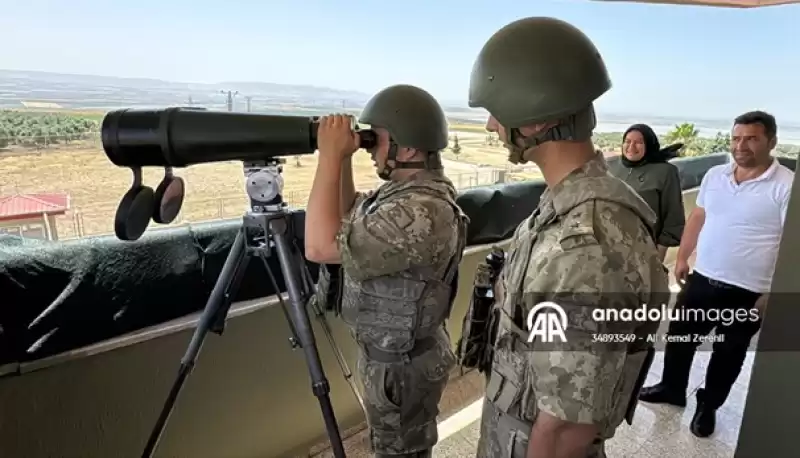 Sınırda Nöbet Tutan Asker, Ailesinin Sürpriz Ziyaretiyle çifte Bayram Yaşadı
