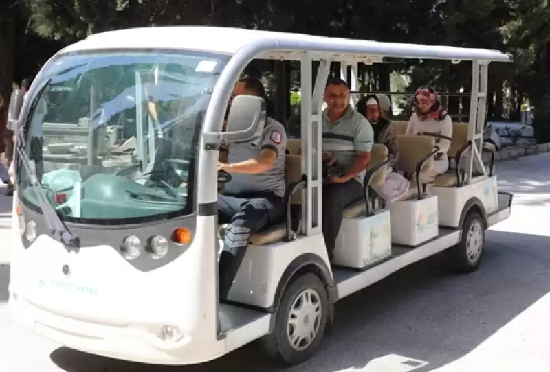 Mezarlık Içinde Ulaşım Golf Araçlarıyla Sağlandı