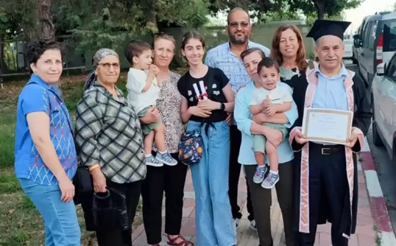 Hataylı 63 Yaşındaki Iş Insanı Okuduğu Bölümü Birincilikle Bitirdi 