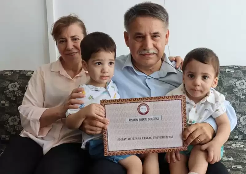 Hataylı 63 Yaşındaki Iş Insanı Okuduğu Bölümü Birincilikle Bitirdi