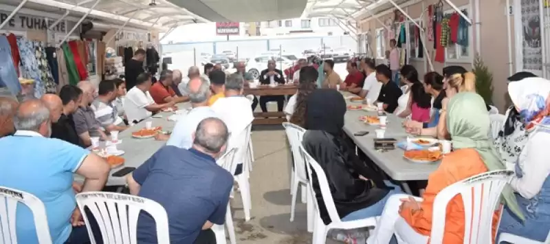 Başkan Yapar İstanbul-Hatay Kardeşlik çarşısı Ve Armutlu Atatürk Alışveriş Merkezi’ni Ziyaret Etti