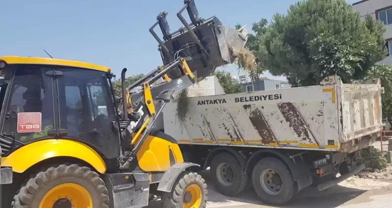 Temizlik çalışmaları şehir Genelinde Devam Ediyor