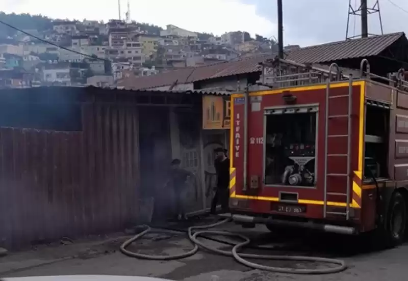Hatay'da Fırının Odun Deposunda çıkan Yangın Hasara Neden Oldu