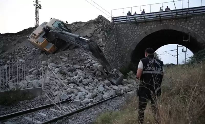 Hatay'da üst Geçit çalışmasında Toprak Altında Kalan Işçi Yaralandı