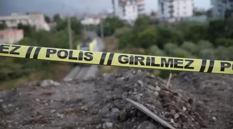 Hatay'da üst Geçit çalışmasında Toprak Altında Kalan Işçi Yaralandı