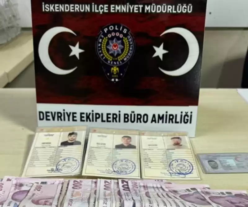 Sahte Kimlikle Yurda Giriş Yapan 3 Kaçak Göçmen Yakalandı