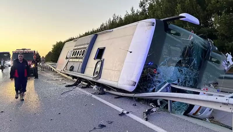 Hatay-İzmir Seferini Yapan Otobüs Devrildi; 11 Yaralı