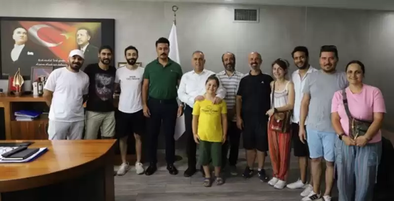 Altınözülü Çocuklar HBB Tiyatro Ekibinin Gösterileriyle Gönüllerince Eğlendi