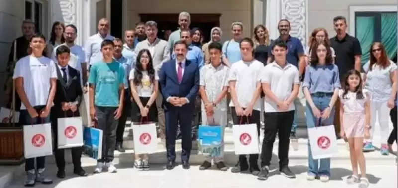 Hatay Valisi Mustafa Masatlı, LGS Sınavında Tam Puan Alan öğrencileri ödüllendirdi 