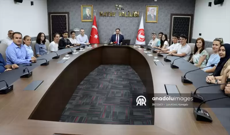 Hatay Valisi Mustafa Masatlı, LGS Sınavında Tam Puan Alan öğrencileri ödüllendirdi