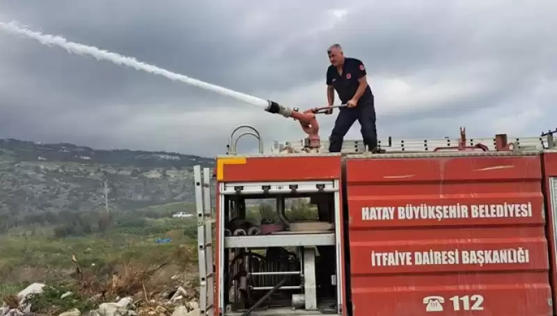 Samandağ’da Moloz Yangını Yayılmadan Söndürüldü