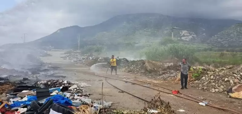 Samandağ’da Moloz Yangını Yayılmadan Söndürüldü