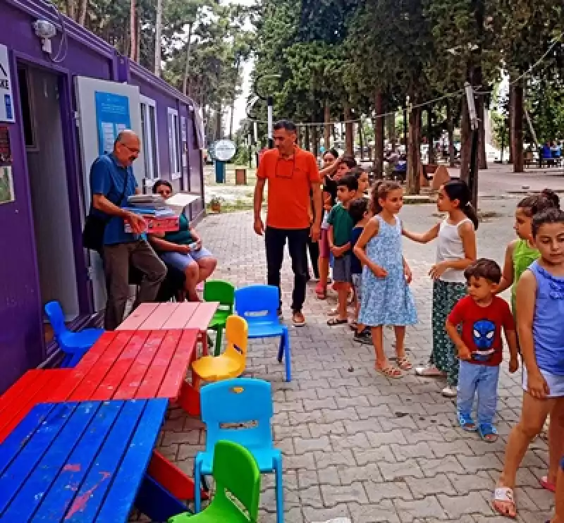 Adanalı öğrencilerden Depremzede Kardeşlerine Kırtasiye Yardımı