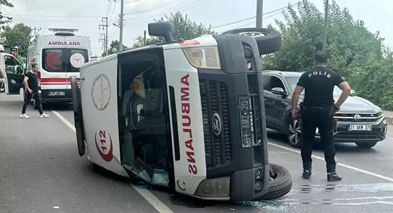Hatay'da Devrilen Ambulanstaki 2 Sağlık Personeli Yaralandı