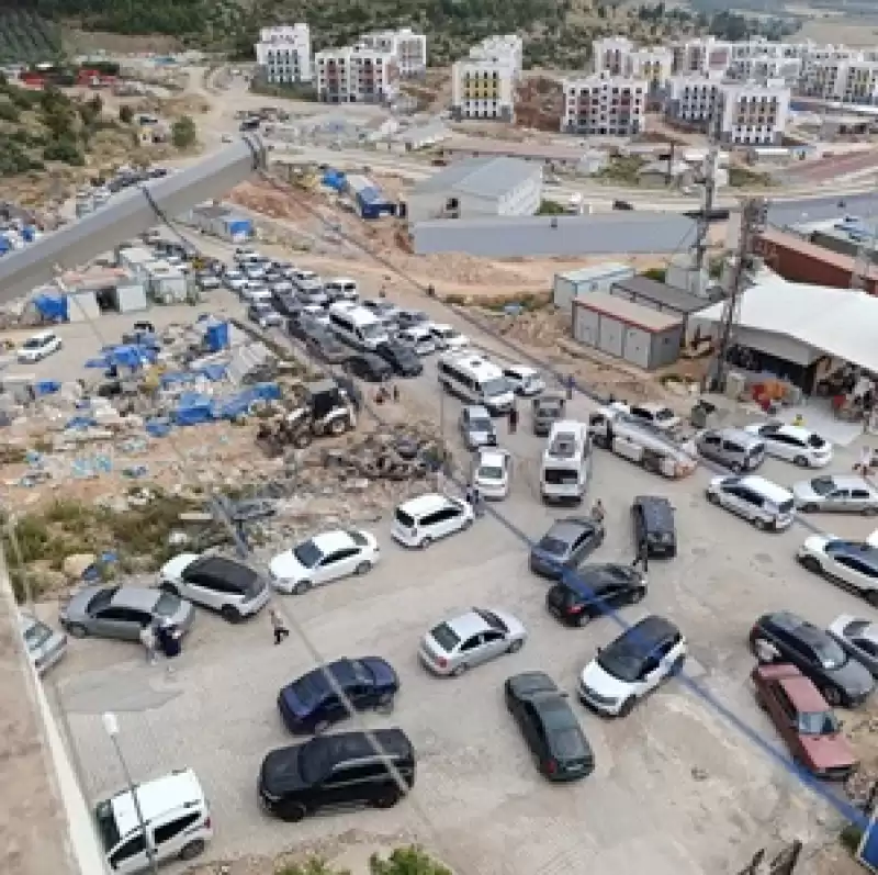 İskenderun’da TOKİ Hastane Yolunda Trafik Felç!