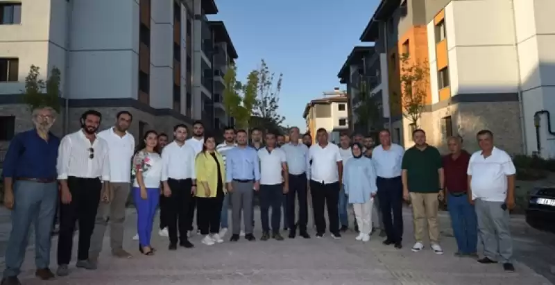 Başkan Yapar, Gülderen TOKİ Konutları’ndaki Ilk Ev Sahiplerini Ziyaret Etti